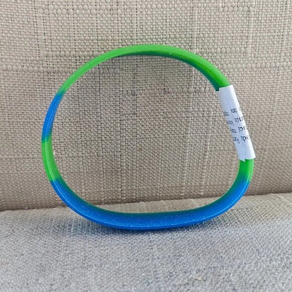 Earth Day Bracelet Blue/Green Rubber Stretched Unisex Wrist Band NWT Unbranded - Picture 9 of 9